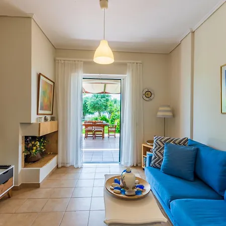 Andronikos Seafront Villas